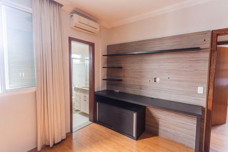 Apartamento para alugar com 200m², 4 quartos e 4 vagasSuíte 1