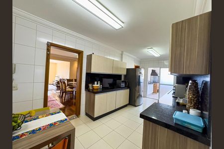 Apartamento à venda com 159m², 3 quartos e 3 vagas