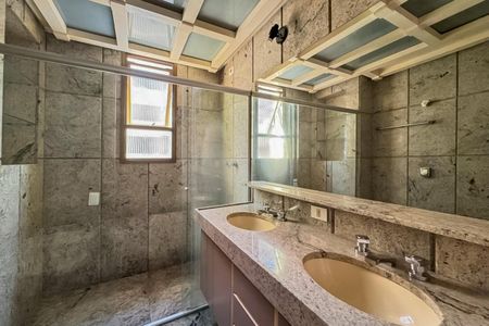 Apartamento à venda com 175m², 4 quartos e 2 vagasBanheiro da Suíte