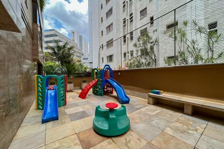 Apartamento à venda com 175m², 4 quartos e 2 vagasÁrea comum - Playground