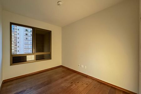 Apartamento à venda com 175m², 4 quartos e 2 vagasQuarto 1
