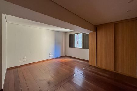 Apartamento à venda com 175m², 4 quartos e 2 vagasSuíte