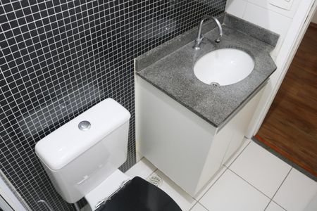 Banheiro de apartamento para alugar com 1 quarto, 33m² em Água Branca, São Paulo