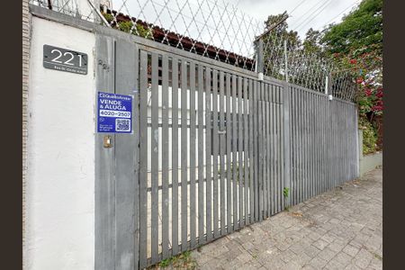 Casa à venda com 300m², 4 quartos e 3 vagasFachada