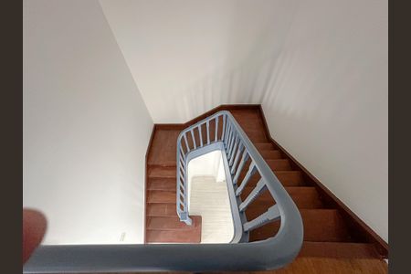 Casa à venda com 300m², 4 quartos e 3 vagasEscadas