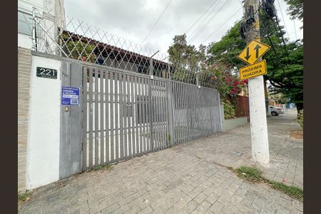 Casa à venda com 300m², 4 quartos e 3 vagasFachada