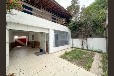 Casa à venda com 300m², 4 quartos e 3 vagasGaragem