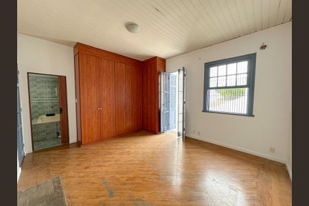 Casa à venda com 300m², 4 quartos e 3 vagasSuíte