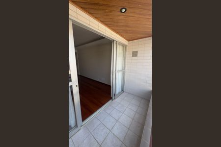 Apartamento para alugar com 105m², 3 quartos e 3 vagas Apartamento para alugar com 105m², 3 quartos e 3 vagasVaranda