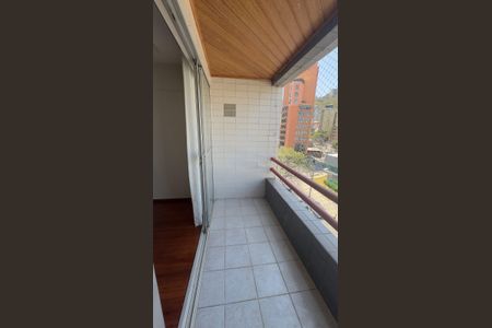 Apartamento para alugar com 105m², 3 quartos e 3 vagas Apartamento para alugar com 105m², 3 quartos e 3 vagasVaranda