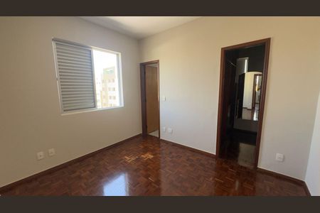 Apartamento para alugar com 105m², 3 quartos e 3 vagas Apartamento para alugar com 105m², 3 quartos e 3 vagasQuarto