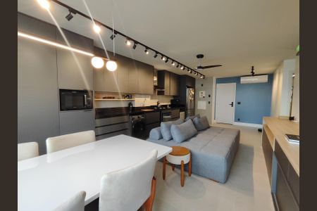 Apartamento à venda com 81m², 2 quartos e 1 vaga Apartamento à venda com 81m², 2 quartos e 1 vagaSala