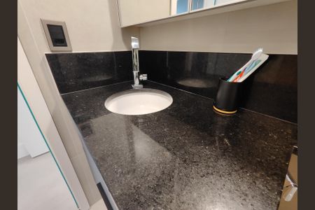 Apartamento à venda com 81m², 2 quartos e 1 vaga Apartamento à venda com 81m², 2 quartos e 1 vagaBanheiro da Suíte