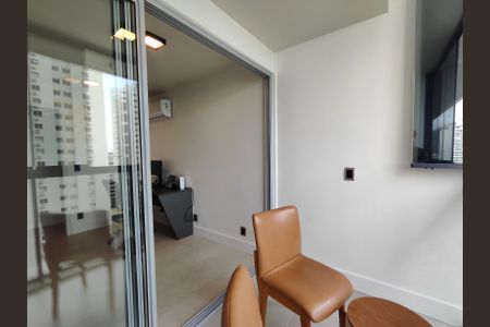 Apartamento à venda com 81m², 2 quartos e 1 vaga Apartamento à venda com 81m², 2 quartos e 1 vagaVaranda do quarto
