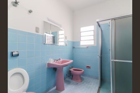Banheiro de casa para alugar com 3 quartos, 150m² em Vila Butantã, São Paulo