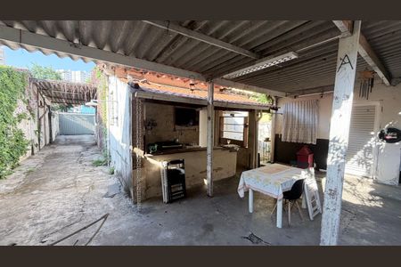 Casa à venda com 101m², 2 quartos e 3 vagas Casa à venda com 101m², 2 quartos e 3 vagasÁrea externa