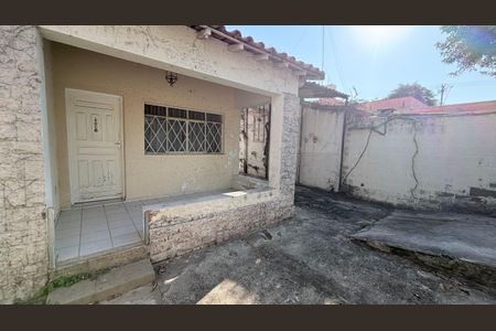 Casa à venda com 101m², 2 quartos e 3 vagas Casa à venda com 101m², 2 quartos e 3 vagasFachada