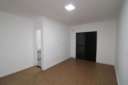 Casa à venda com 110m², 3 quartos e 2 vagasSuíte