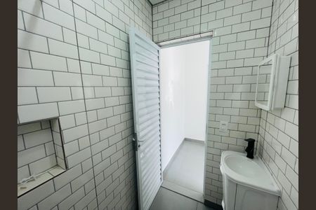 Banheiro de kitnet/studio para alugar com 1 quarto, 22m² em Vila Operária, Guarulhos