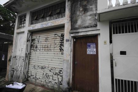 Casa à venda com 80m², 1 quarto e 1 vaga Casa à venda com 80m², 1 quarto e 1 vagaFachada