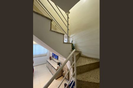 Casa à venda com 240m², 3 quartos e 2 vagasCorredor