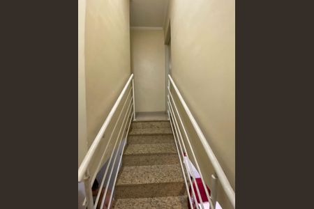 Casa à venda com 240m², 3 quartos e 2 vagasCorredor