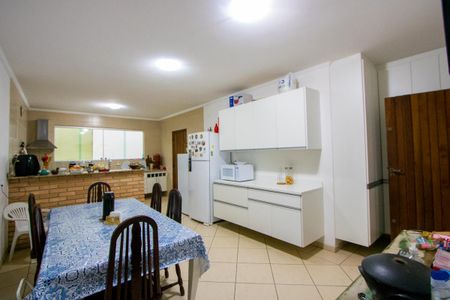 Casa à venda com 180m², 3 quartos e 4 vagas Casa à venda com 180m², 3 quartos e 4 vagasCozinha