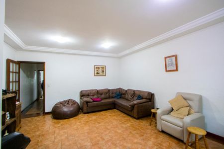 Casa à venda com 180m², 3 quartos e 4 vagas Casa à venda com 180m², 3 quartos e 4 vagasSala