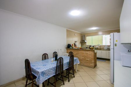 Casa à venda com 180m², 3 quartos e 4 vagas Casa à venda com 180m², 3 quartos e 4 vagasCozinha