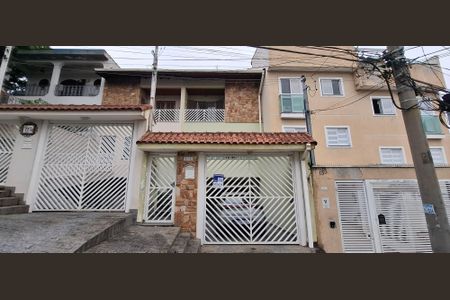 Casa à venda com 180m², 3 quartos e 4 vagas Casa à venda com 180m², 3 quartos e 4 vagasFachada