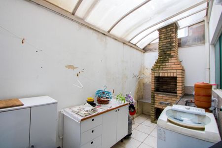 Casa à venda com 180m², 3 quartos e 4 vagas Casa à venda com 180m², 3 quartos e 4 vagasÁrea de Serviçot