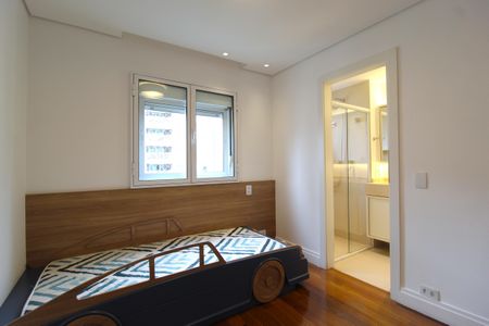 Suíte de apartamento para alugar com 3 quartos, 137m² em Vila Olímpia, São Paulo