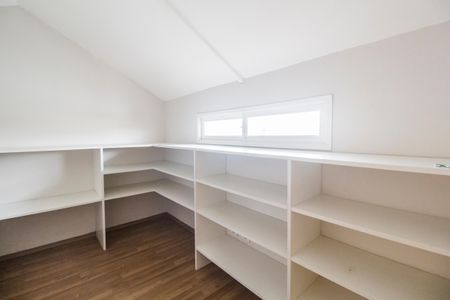 Casa de condomínio à venda com 489m², 4 quartos e 4 vagasSotão