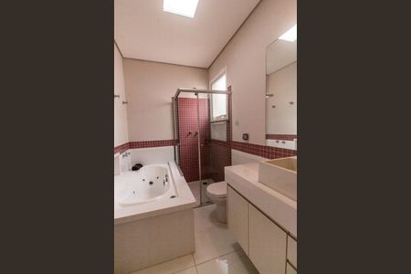 Casa de condomínio à venda com 489m², 4 quartos e 4 vagasBanheiro da Suíte 4