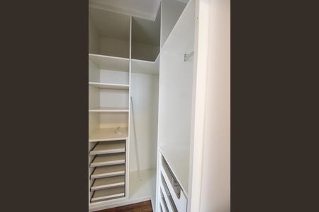 Casa de condomínio à venda com 489m², 4 quartos e 4 vagasCloset da suíte Suíte 2