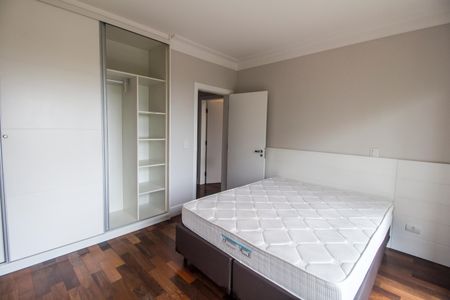 Casa de condomínio à venda com 489m², 4 quartos e 4 vagasSuíte 4