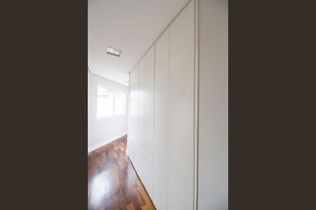 Casa de condomínio à venda com 489m², 4 quartos e 4 vagasCorredor