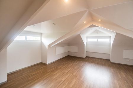 Casa de condomínio à venda com 489m², 4 quartos e 4 vagasSotão