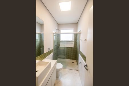 Casa de condomínio à venda com 489m², 4 quartos e 4 vagasBanheiro da Suíte Suíte 2