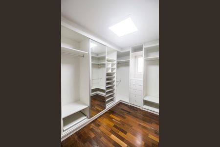 Casa de condomínio à venda com 489m², 4 quartos e 4 vagasCloset da suíte  master 1