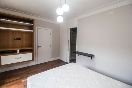 Casa de condomínio à venda com 489m², 4 quartos e 4 vagasSuíte 2