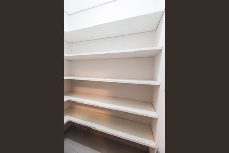 Casa de condomínio à venda com 489m², 4 quartos e 4 vagasDespensa