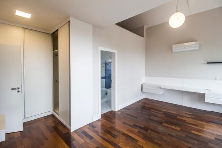 Casa de condomínio à venda com 489m², 4 quartos e 4 vagasSuíte 3