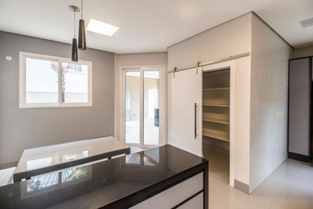 Casa de condomínio à venda com 489m², 4 quartos e 4 vagasCozinha