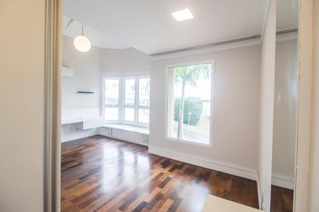 Casa de condomínio à venda com 489m², 4 quartos e 4 vagasSuíte 3