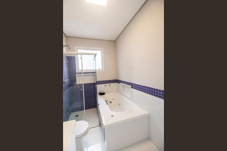 Casa de condomínio à venda com 489m², 4 quartos e 4 vagasBanheiro da Suíte 3