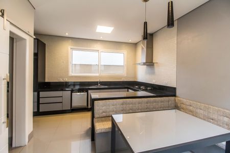 Casa de condomínio à venda com 489m², 4 quartos e 4 vagasCozinha