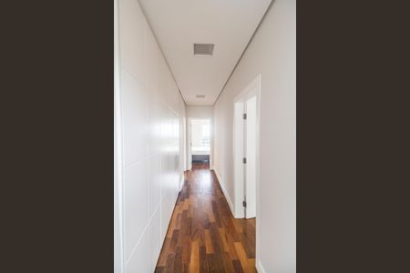 Casa de condomínio à venda com 489m², 4 quartos e 4 vagasCorredor