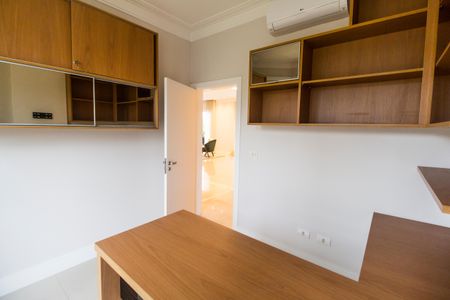 Casa de condomínio à venda com 489m², 4 quartos e 4 vagasEscritório