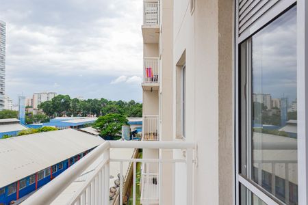 Apartamento para alugar com 34m², 2 quartos e sem vaga Apartamento para alugar com 34m², 2 quartos e sem vagaVaranda